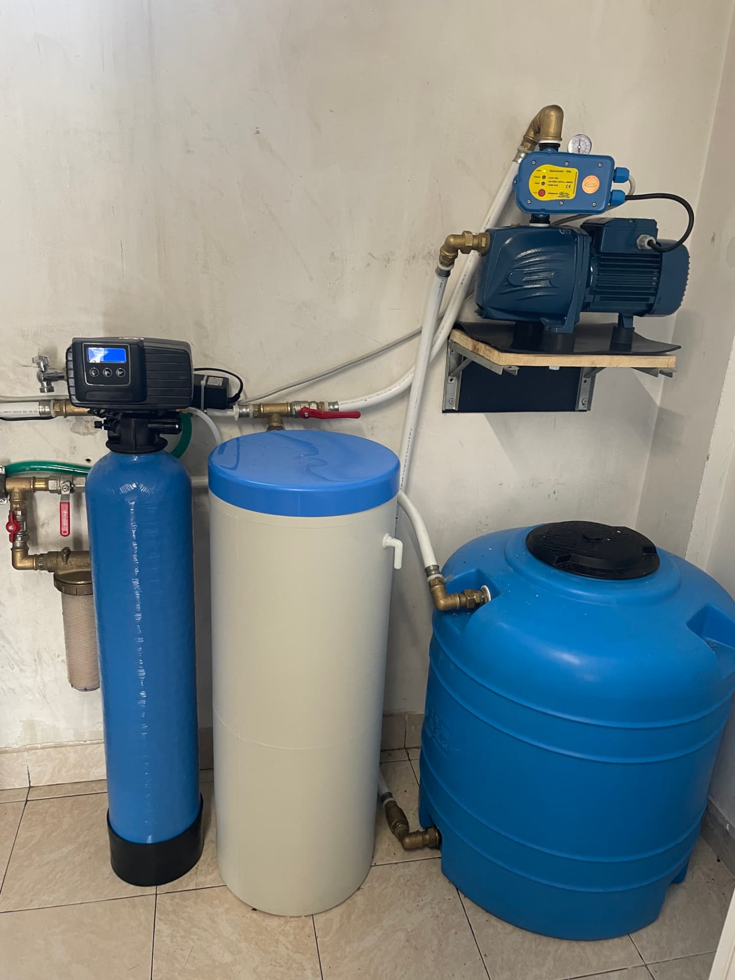 Installazione addolcitore acqua e gruppo di pressurizzazione